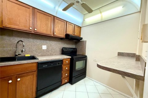 Condo in Lauderhill, Florida, 1 bedroom  № 1954169 - photo 7