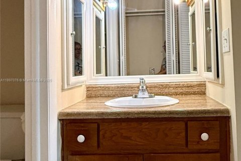 Condo in Lauderhill, Florida, 1 bedroom  № 1954169 - photo 16