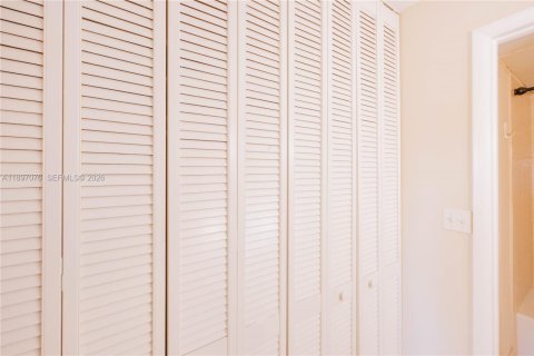 Condominio en venta en Lauderhill, Florida, 1 dormitorio, 74.32 m2 № 1954169 - foto 21