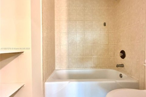 Condo in Lauderhill, Florida, 1 bedroom  № 1954169 - photo 17