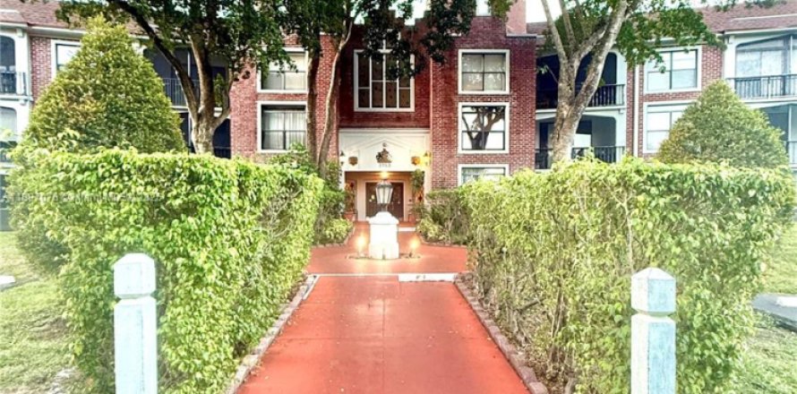 Condo in Lauderhill, Florida, 1 bedroom  № 1954169