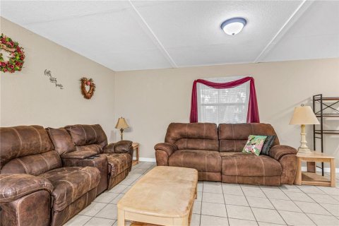 House in New Smyrna Beach, Florida 4 bedrooms, 114.64 sq.m. № 2141115 - photo 7