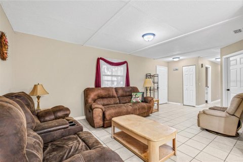House in New Smyrna Beach, Florida 4 bedrooms, 114.64 sq.m. № 2141115 - photo 8