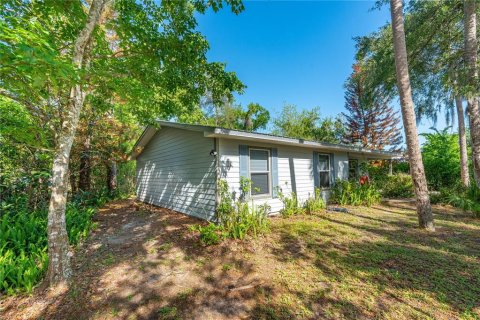 House in New Smyrna Beach, Florida 4 bedrooms, 114.64 sq.m. № 2141115 - photo 2