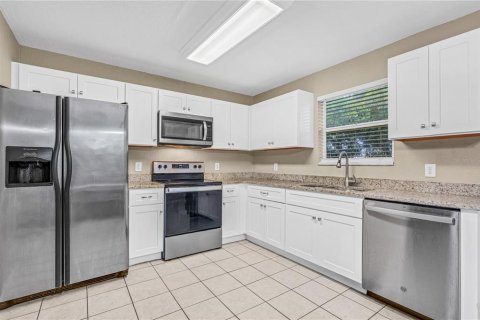House in New Smyrna Beach, Florida 4 bedrooms, 114.64 sq.m. № 2141115 - photo 10