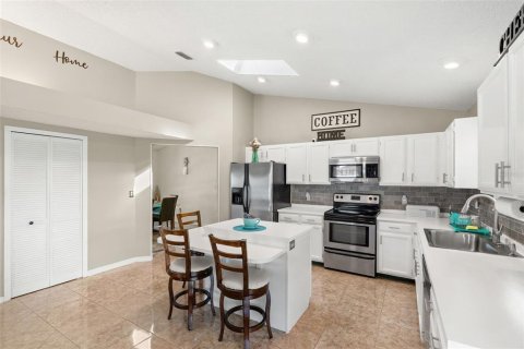 House in Palm Bay, Florida 3 bedrooms, 165.18 sq.m. № 1888429 - photo 13
