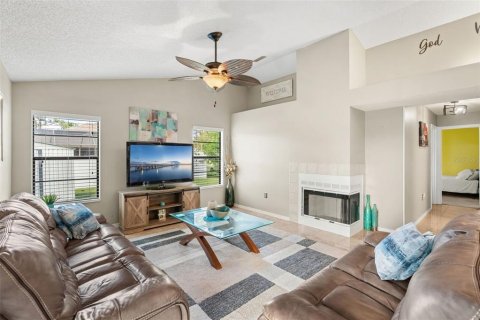 House in Palm Bay, Florida 3 bedrooms, 165.18 sq.m. № 1888429 - photo 21