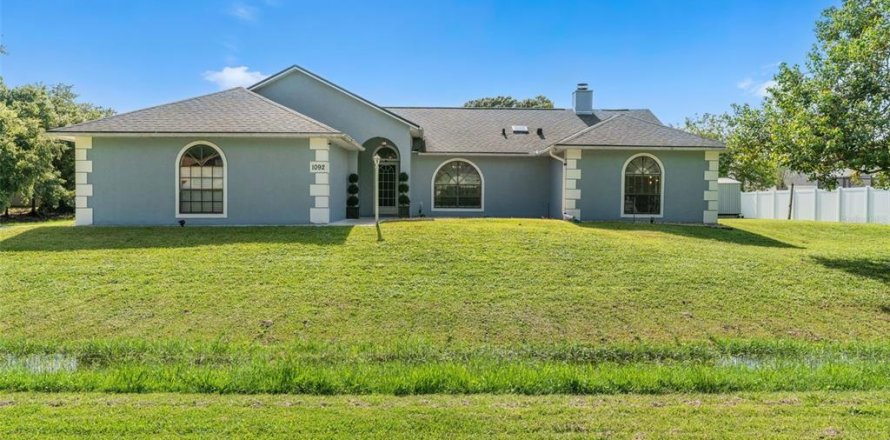 House in Palm Bay, Florida 3 bedrooms, 165.18 sq.m. № 1888429