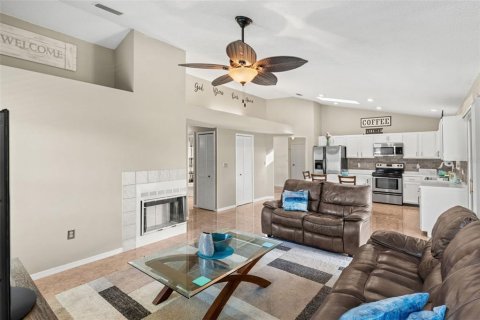 House in Palm Bay, Florida 3 bedrooms, 165.18 sq.m. № 1888429 - photo 19