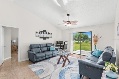 House in Palm Bay, Florida 3 bedrooms, 165.18 sq.m. № 1888429 - photo 11