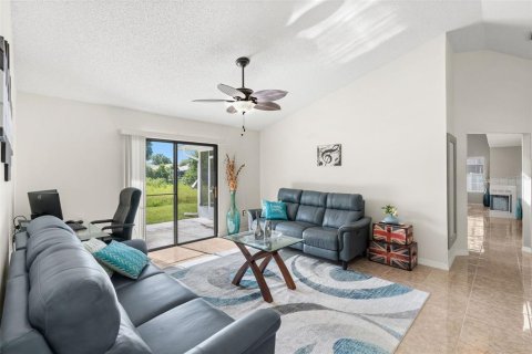 House in Palm Bay, Florida 3 bedrooms, 165.18 sq.m. № 1888429 - photo 10