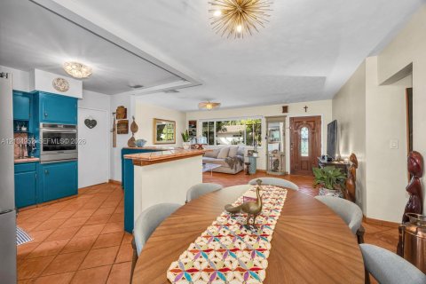 Villa ou maison à vendre à Miami, Floride: 4 chambres, 130.53 m2 № 2417460 - photo 7
