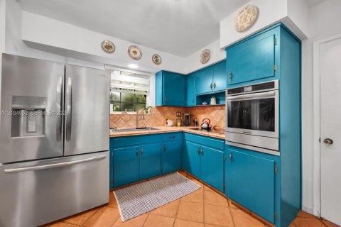Villa ou maison à vendre à Miami, Floride: 4 chambres, 130.53 m2 № 2417460 - photo 10