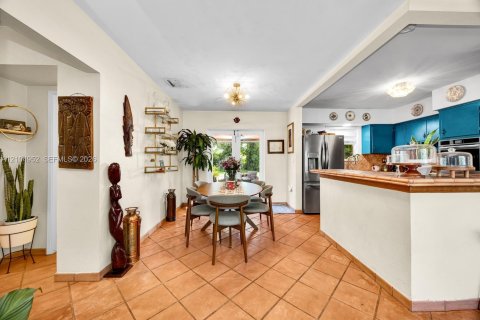 Villa ou maison à vendre à Miami, Floride: 4 chambres, 130.53 m2 № 2417460 - photo 5