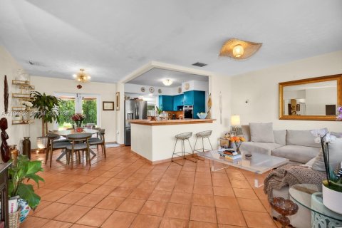 Villa ou maison à vendre à Miami, Floride: 4 chambres, 130.53 m2 № 2417460 - photo 3