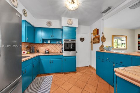 Villa ou maison à vendre à Miami, Floride: 4 chambres, 130.53 m2 № 2417460 - photo 9