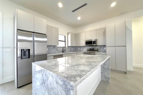 Casa en venta en Naples, Florida, 4 dormitorios, 186.18 m2 № 2084896 - foto 4