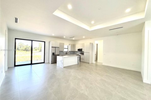 Casa en venta en Naples, Florida, 4 dormitorios, 186.18 m2 № 2084896 - foto 2