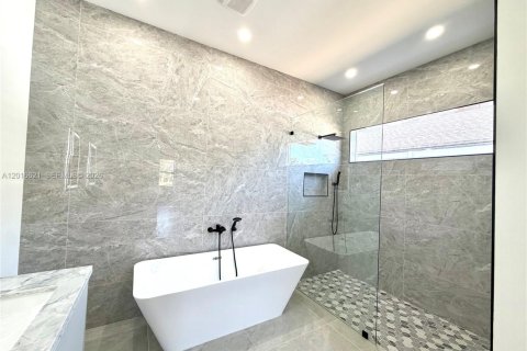 Casa en venta en Naples, Florida, 4 dormitorios, 186.18 m2 № 2084896 - foto 15