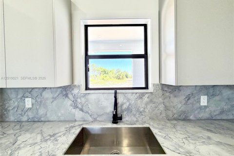 Casa en venta en Naples, Florida, 4 dormitorios, 186.18 m2 № 2084896 - foto 6