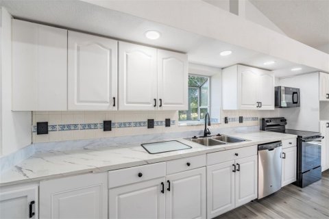 Villa ou maison à vendre à Zephyrhills, Floride: 3 chambres, 198.53 m2 № 1651710 - photo 5