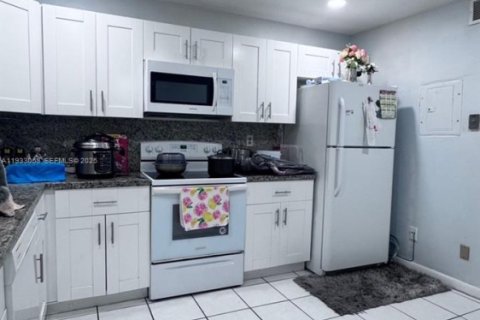 Touwnhouse à louer à Miami, Floride: 2 chambres, 125.05 m2 № 1991864 - photo 4