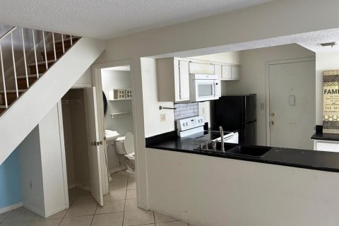 Condo in Orlando, Florida, 2 bedrooms № 2220863 - photo 19