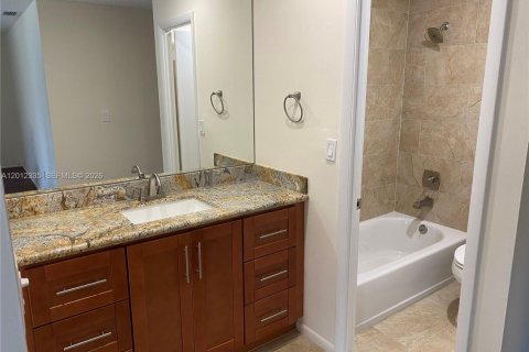 Condo in Miami, Florida, 3 bedrooms  № 2074802 - photo 4