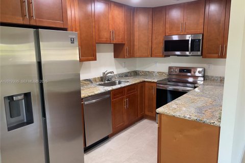 Condo in Miami, Florida, 3 bedrooms  № 2074802 - photo 3