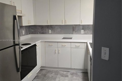 Condo in Pembroke Pines, Florida, 1 bedroom  № 1817630 - photo 9