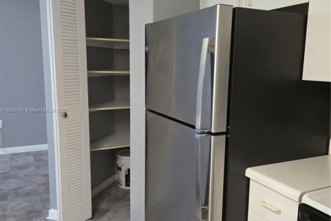 Condo in Pembroke Pines, Florida, 1 bedroom  № 1817630 - photo 8