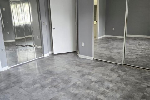 Condo in Pembroke Pines, Florida, 1 bedroom  № 1817630 - photo 2