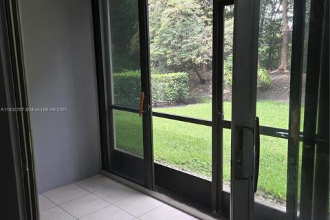 Condo in Pembroke Pines, Florida, 1 bedroom  № 1817630 - photo 11