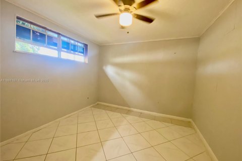 Villa ou maison à louer à Hollywood, Floride: 3 chambres, 206.71 m2 № 1922424 - photo 8