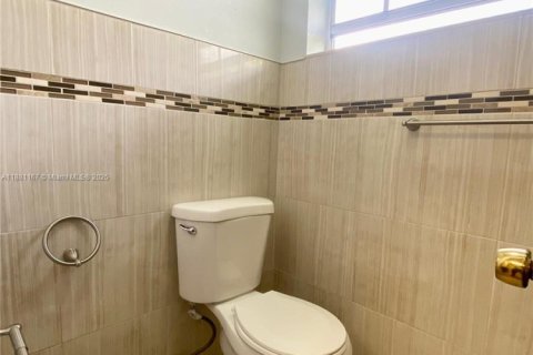 Villa ou maison à louer à Hollywood, Floride: 3 chambres, 206.71 m2 № 1922424 - photo 14