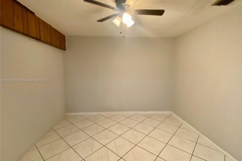 Villa ou maison à louer à Hollywood, Floride: 3 chambres, 206.71 m2 № 1922424 - photo 5