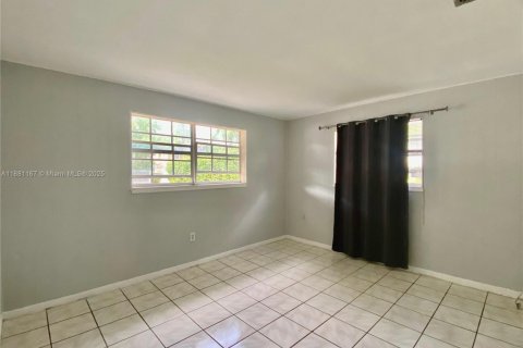 Villa ou maison à louer à Hollywood, Floride: 3 chambres, 206.71 m2 № 1922424 - photo 4