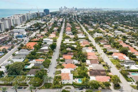 Villa ou maison à louer à Surfside, Floride: 2 chambres, 164.9 m2 № 2174380 - photo 22