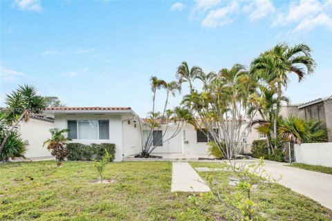 Villa ou maison à Surfside, Floride 2 chambres, 164.9 m2 № 2174380