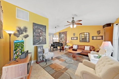 Villa ou maison à vendre à Palm Harbor, Floride: 4 chambres, 189.52 m2 № 2419352 - photo 17