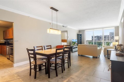 Condo in Hollywood, Florida, 2 bedrooms № 1963583 - photo 5