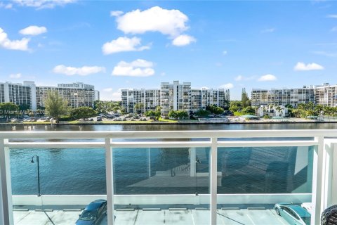 Condo in Hollywood, Florida, 2 bedrooms № 1963583 - photo 29
