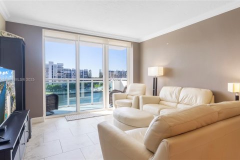 Condo in Hollywood, Florida, 2 bedrooms № 1963583 - photo 4