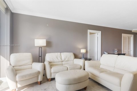 Condo in Hollywood, Florida, 2 bedrooms № 1963583 - photo 23