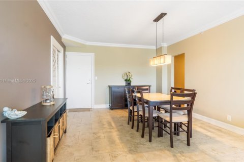 Condo in Hollywood, Florida, 2 bedrooms № 1963583 - photo 7