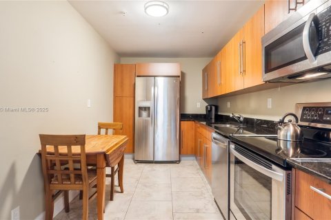 Condo in Hollywood, Florida, 2 bedrooms № 1963583 - photo 9