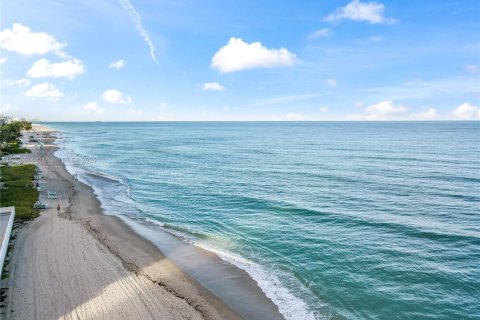 Condo in Hollywood, Florida, 2 bedrooms № 1963583 - photo 26