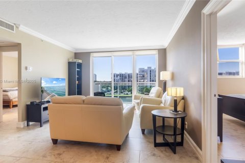 Condo in Hollywood, Florida, 2 bedrooms № 1963583 - photo 24