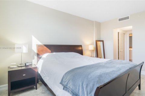 Condo in Hollywood, Florida, 2 bedrooms № 1963583 - photo 13