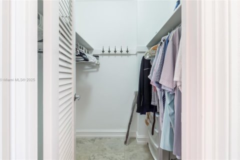 Condo in Hollywood, Florida, 2 bedrooms № 1963583 - photo 20